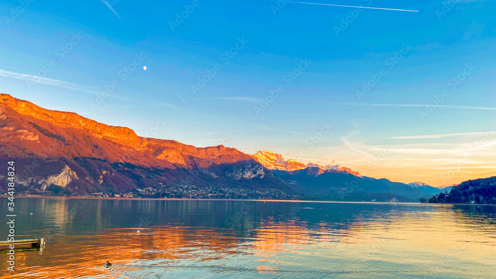 Fototapeta premium sunrise over the lake