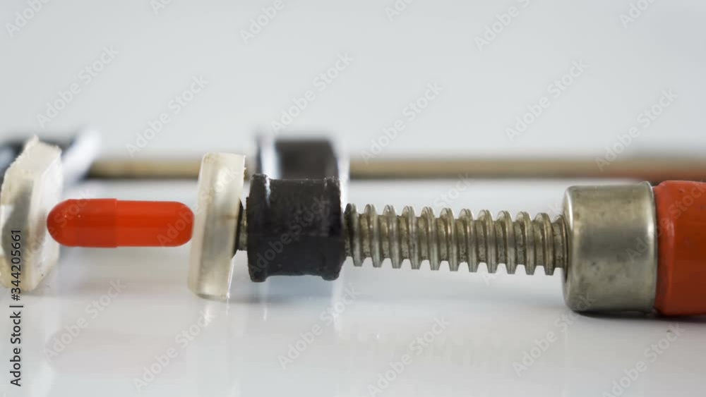 29183_Closer_look_of_the_clamp_tool_with_the_red_capsule_medicine.mov 29183_Closer_look_of_the_clamp_tool_with_the_red_capsule_medicine.mov