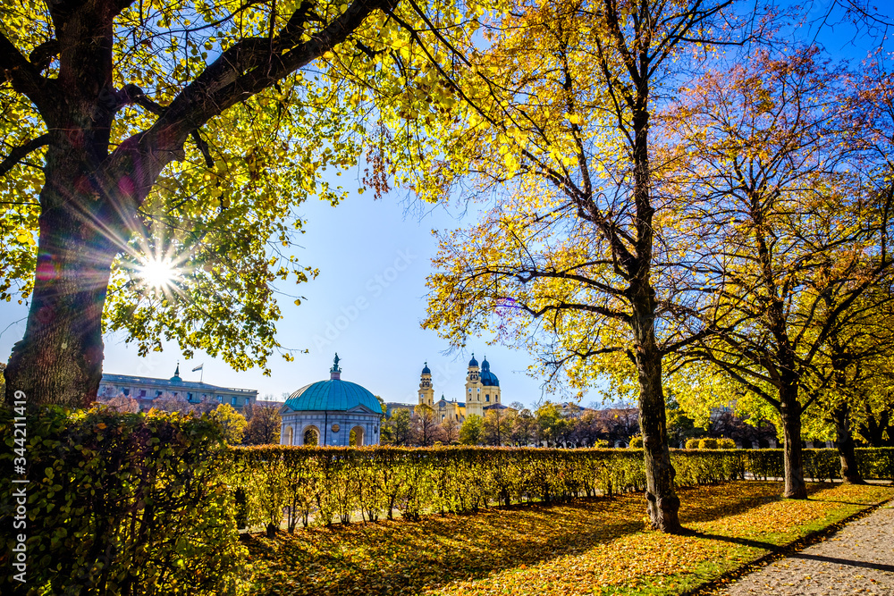 Obraz premium famous old diana temple in munich