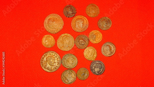 Centonenal, Centonal, Follis, monedas romanas de bronce, de época imperial.
