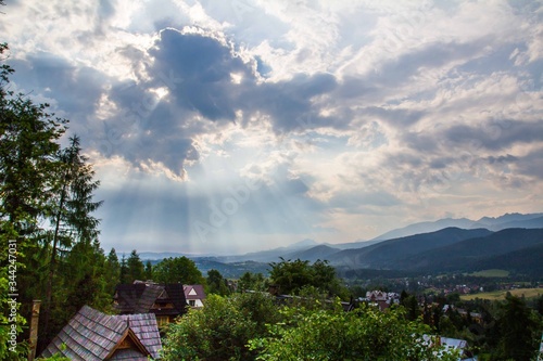 Obraz na płótnie Rozświetlone niebo nad Kościeliskiem - Tatry, Polska w salonie