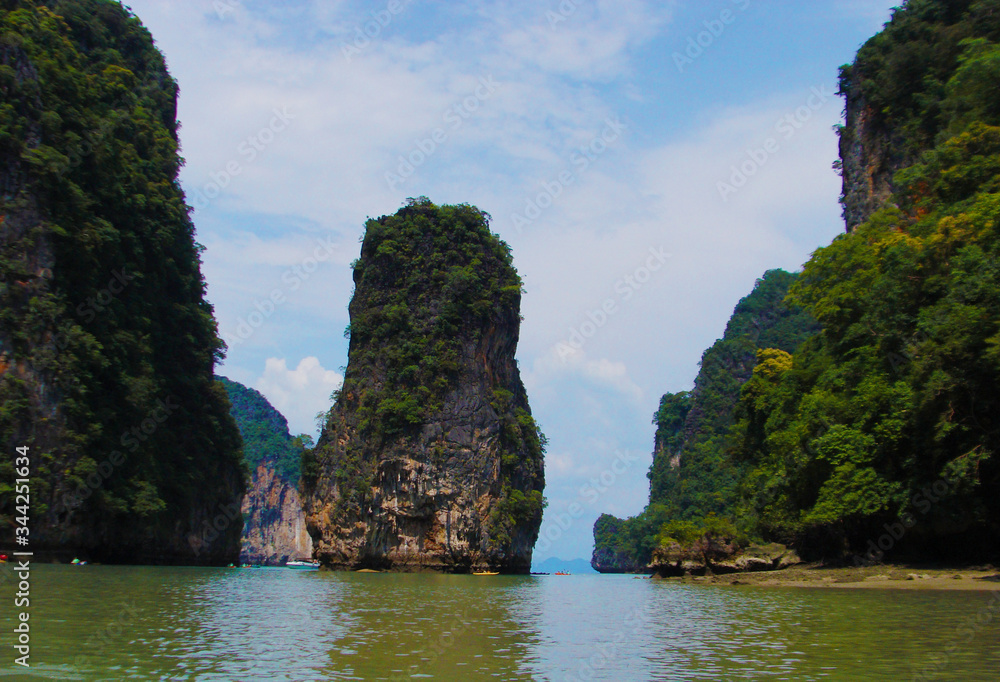 Fototapeta premium Jems Bond Island at Phuket Thailand