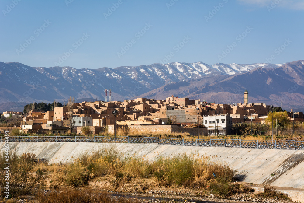 Cityscape of Midelt town in central Morocco between the High Atlas and Middle Atlas mountain ranges.