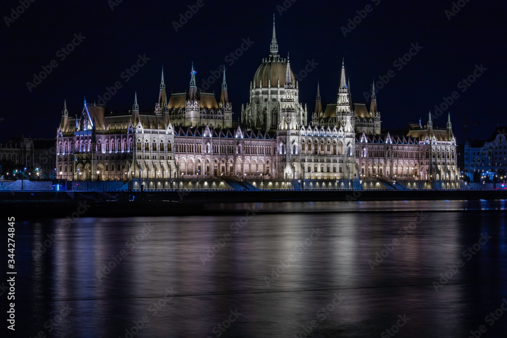 Fototapeta premium A night time image of the Hungarian Parliament Building in Budapest taken from Margaret Bridge.