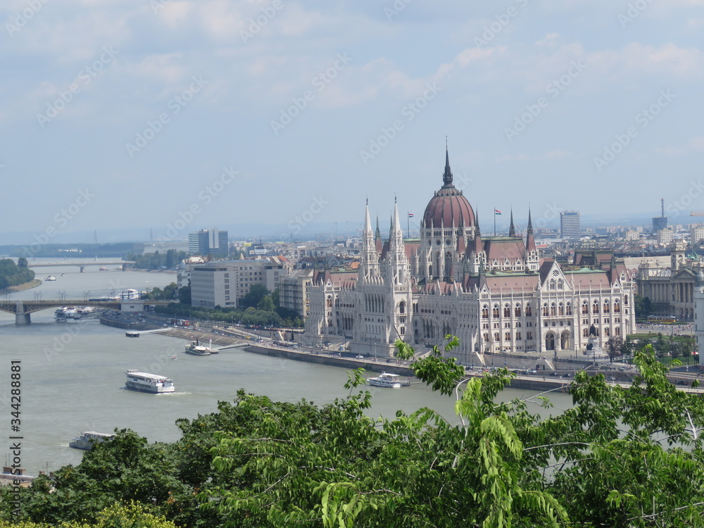 Obraz premium hungarian parliament building