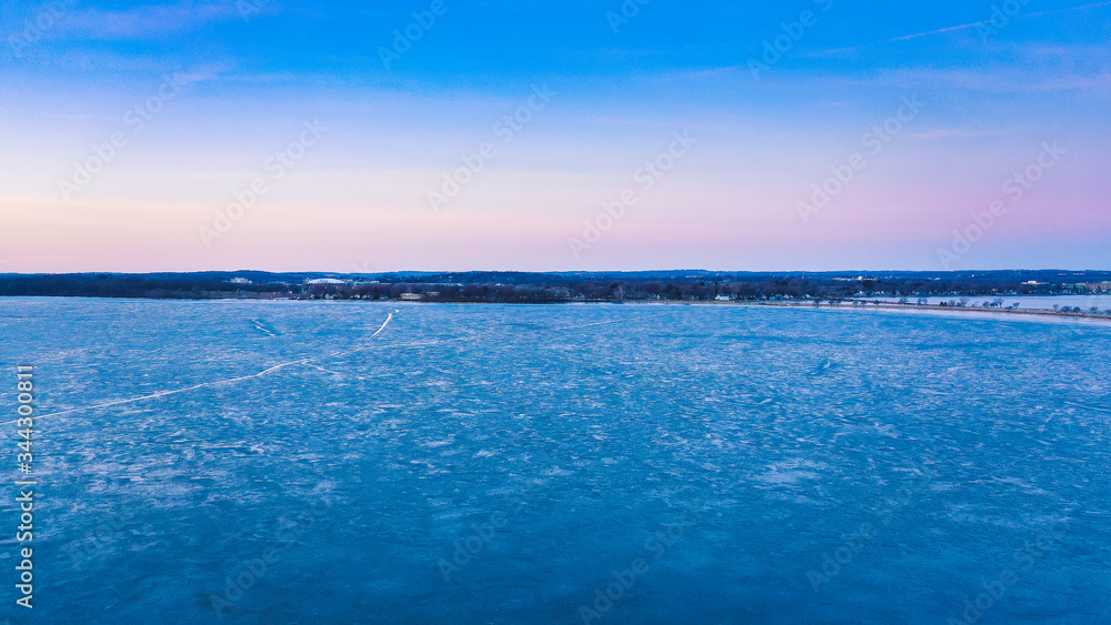 Obraz premium Sunrise over Frozen Lake (drone photo)