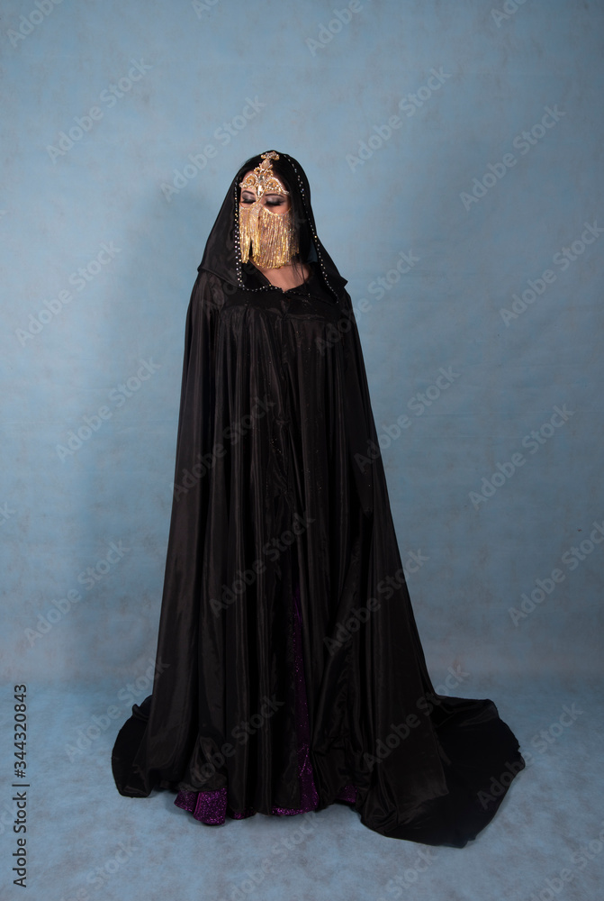 The sorceress in the black cloak