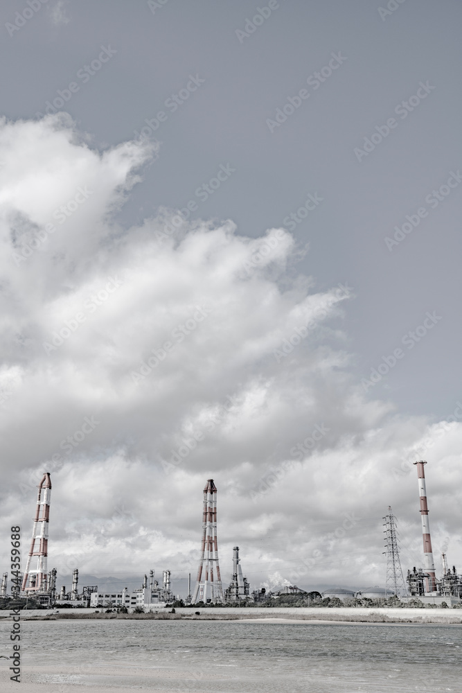 Obraz premium 【セピア】四日市コンビナート 磯津海岸から望む塩浜エリアの工場風景