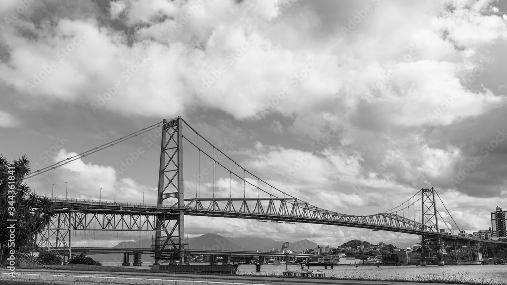 Ponte Hercílio Luz em Florianópolis, Santa Catarina, Brasil Ponte Hercílio Luz em Florianópolis, Santa Catarina, Brasil