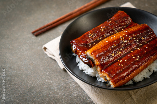 Obraz na płótnie Japanese eel grilled with rice bowl or Unagi don