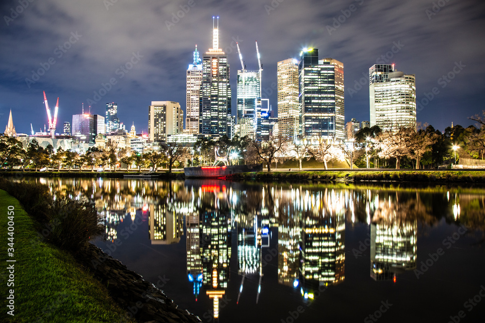 Fototapeta premium Melbourne Skyline at night