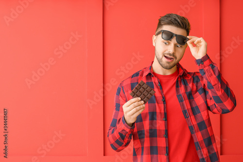 Surprised young man with ta...