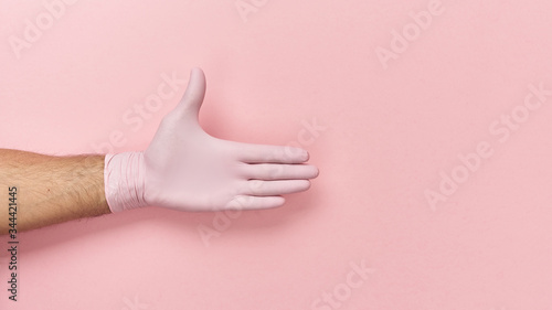 Gest dłoni w rękawiczce jednorazowej, ochrona przed wirusami.