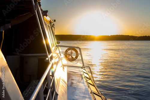 mar, cielo, atardecer, acuático, barca, bajel, oceáno, sol, amanecer, playa, noche, azul, verano, río, atracar, barco, nautica, viajando, puerto, orilla, navegando, arquitectura, atardecer, sol