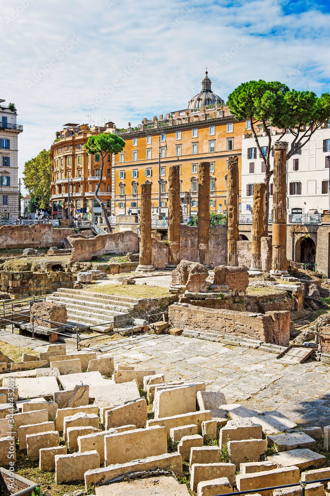 Fotografie Largo di Torre Argentina, a square in Rome, Italy