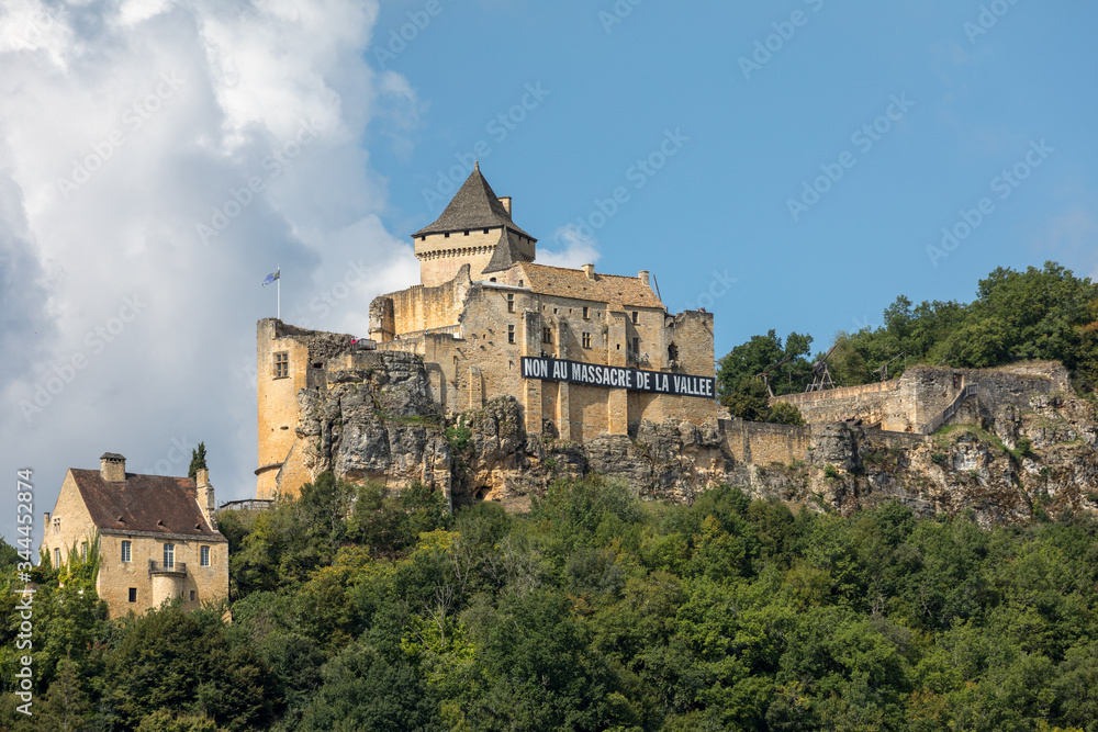  Chateau de Castelnaud, medieval fortress at Castelnaud-la-Chapelle, Dordogne, Aquitaine, France