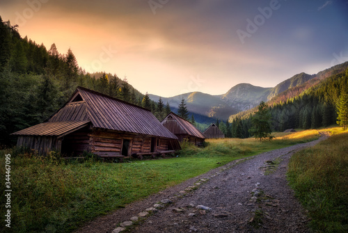 Szałasy pasterskie w Dolinie Jaworzynki w Tatrach