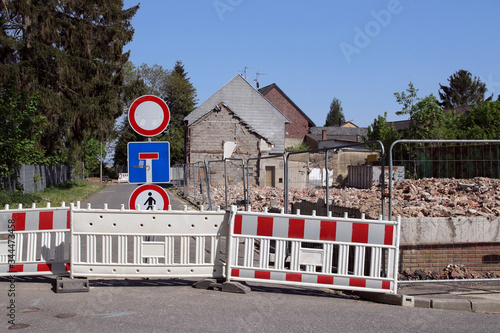 durchfahrt verboten in abrissdorf photo