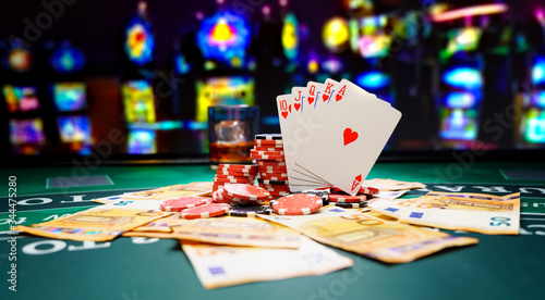 Quadro su tela Poker royal flush with Ero bills