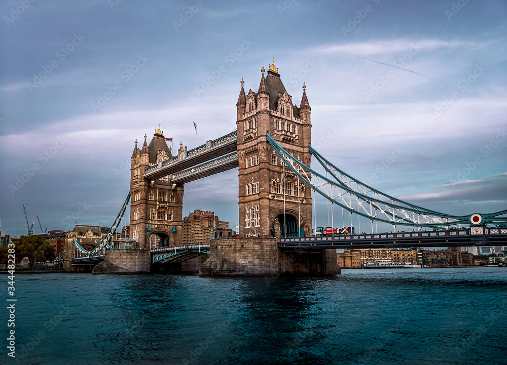 Obraz premium Wieża most