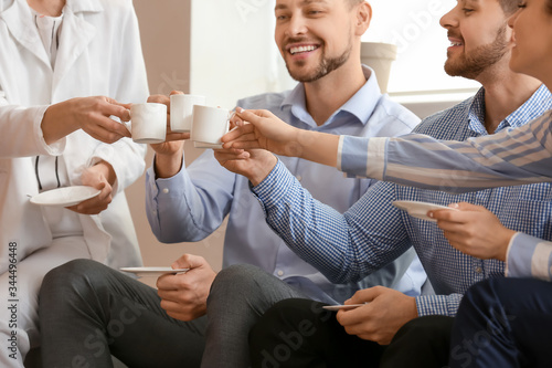 Colleagues drinking coffee ...
