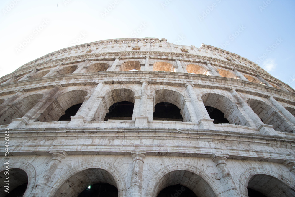 Obraz premium Roman Coliseum perspective from the ground