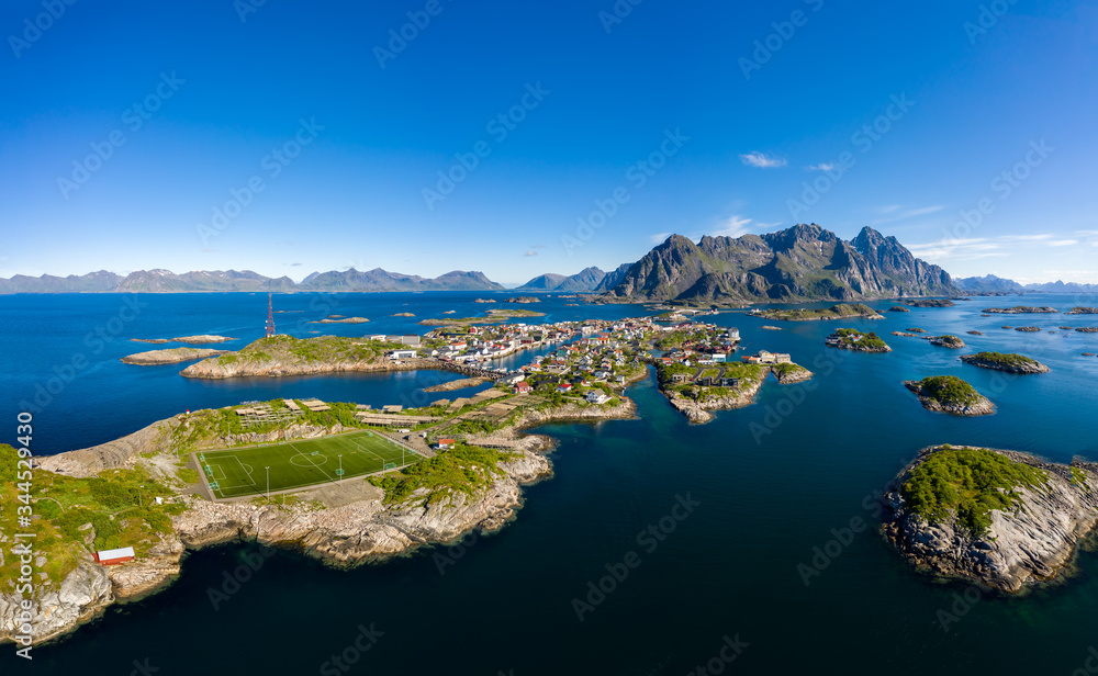 Obraz premium Henningsvaer Lofoten is an archipelago in the county of Nordland, Norway.