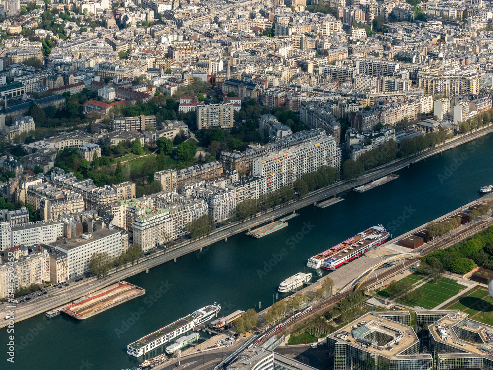 Obraz premium vue aérienne de la Seine à Paris 15