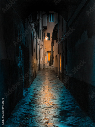 Lucca, Sicilia, Italy, Dark alley