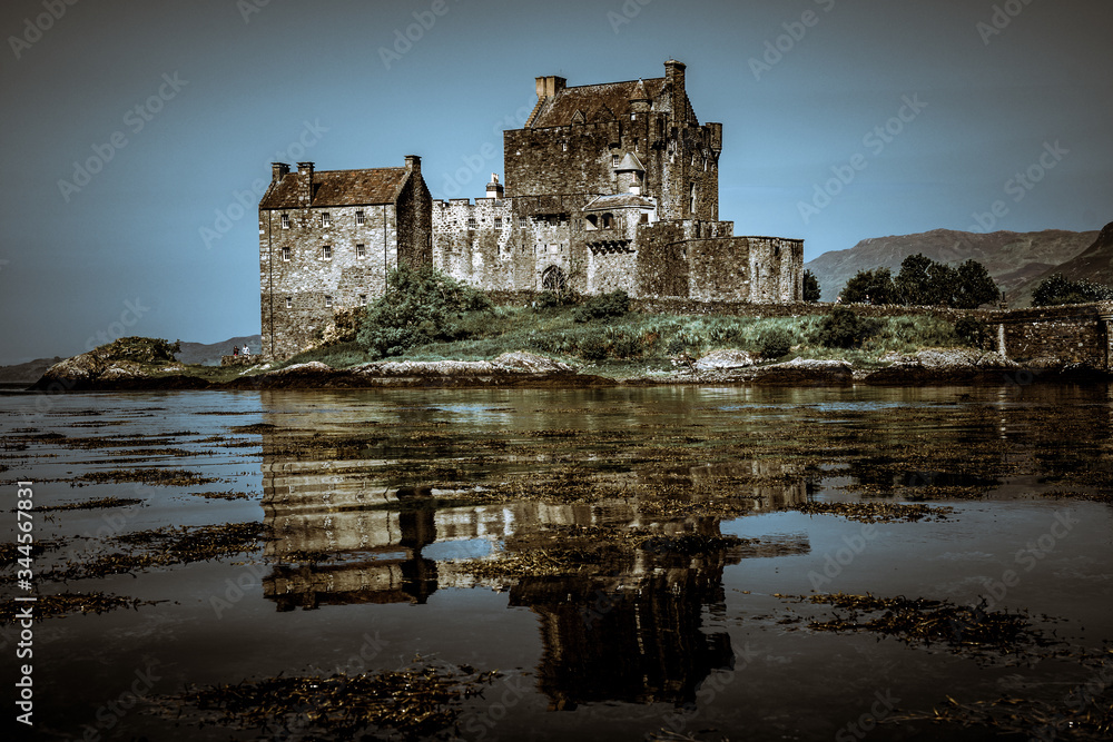 Il castello Eilan Donan e il suo riflesso