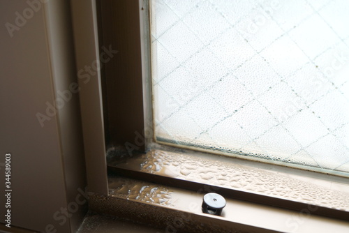 Condensed window and aluminum frame