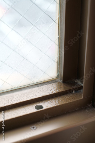 Condensed window and aluminum frame
