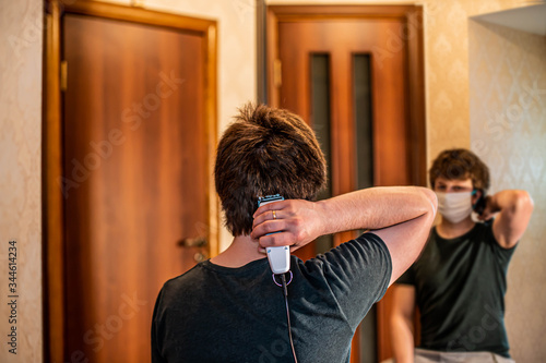  haircutting at home self clipper in medical mask