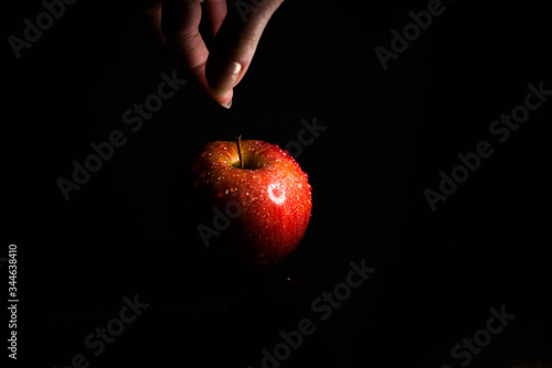 Apples in the dark under the light