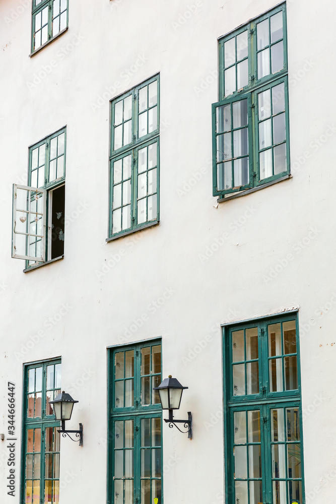 Obraz premium facade with windows of an old building in Wolgast, Germany