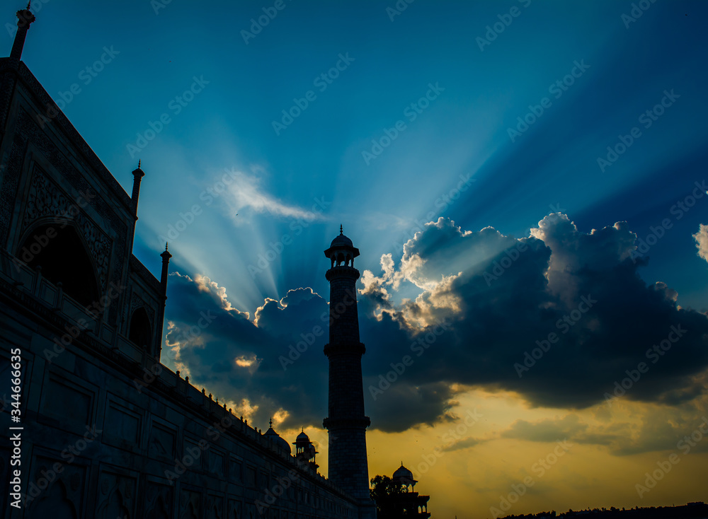 Φωτογραφία The Grate Taj Mahal of India was commissioned by Shah Jahan in 1631