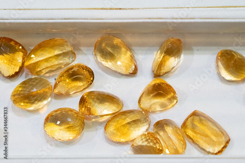 Fotografi Semiprecious yellow topaz stones in jewellery gem factory, Sri Lanka