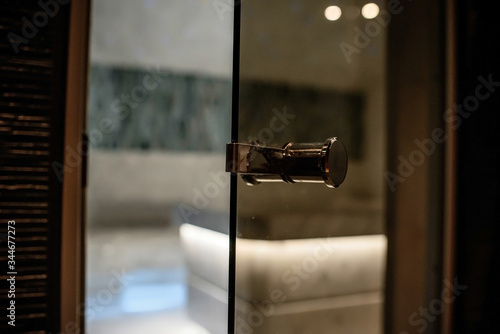 Bilde på lerret glass door entrance сдщыу гз