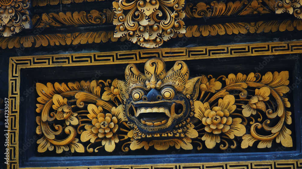 Balinese wall ornament with giant sculpture