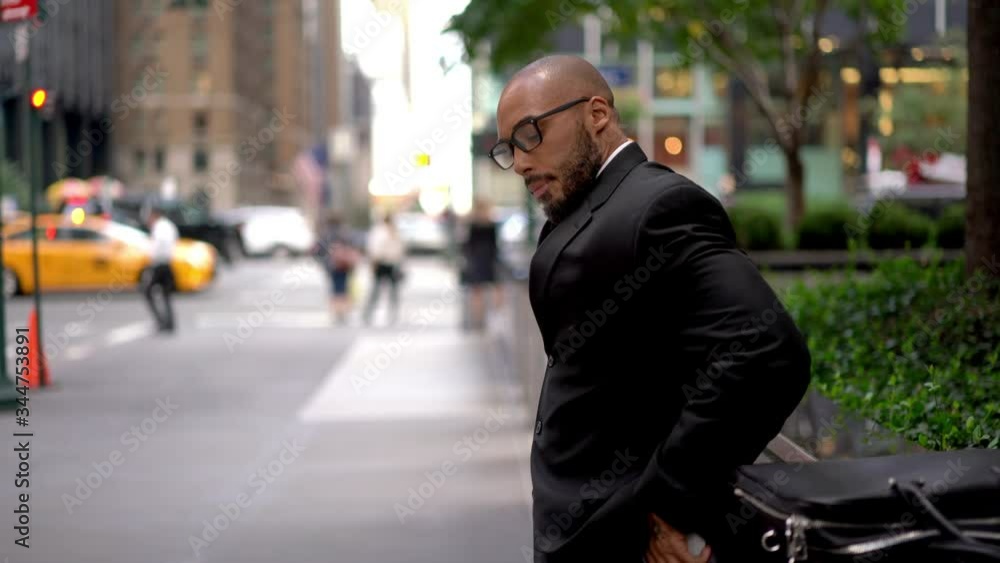 Prosperous male broker in optical spectacles for provide eyes protection receiving email with good information about approved exchange money deal happy with good commissions
Prosperous male broker in optical spectacles for provide eyes protection receiving email with good information about approved exchange money deal happy with good commissions