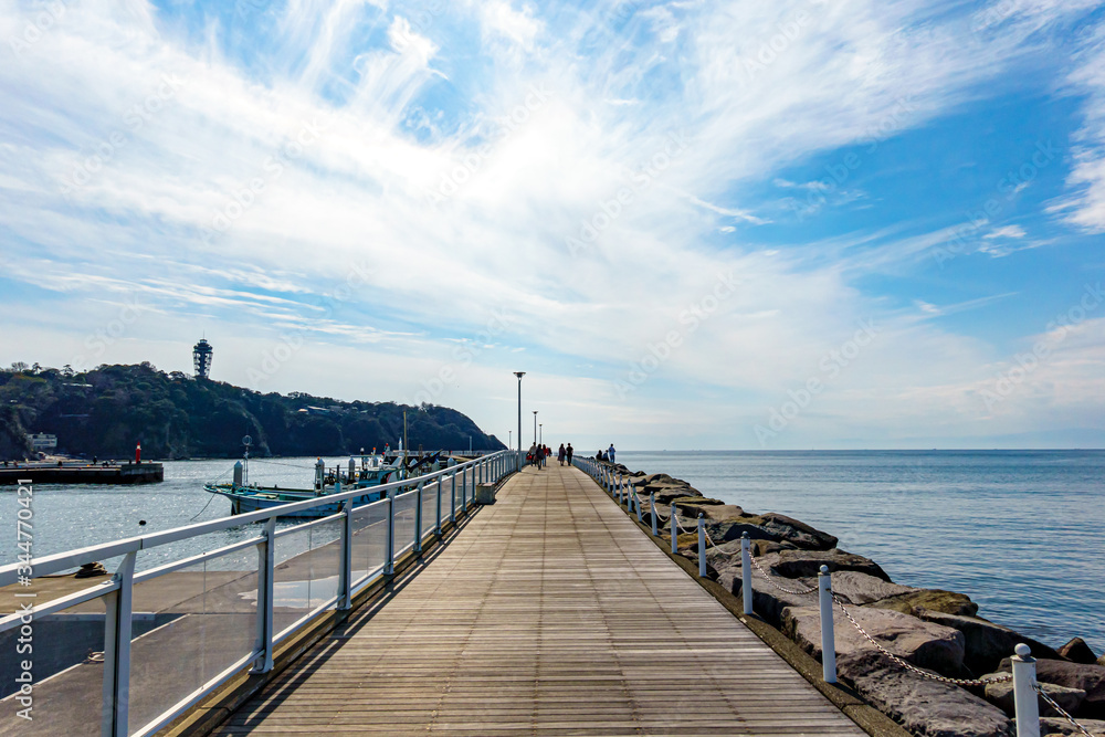 Naklejka premium 【神奈川県 江ノ島】湘南の海風景
