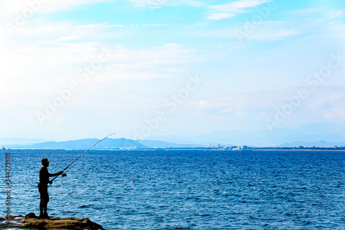 【釣りイメージ】岩場での釣り風景