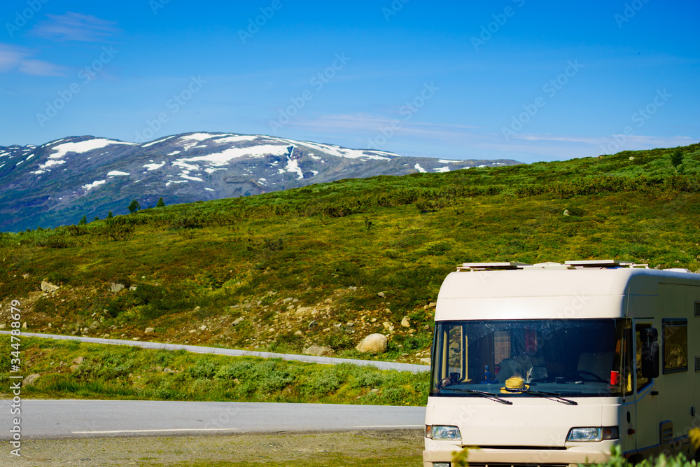 Camper car in norwegian mountains - obrazy, fototapety, plakaty 