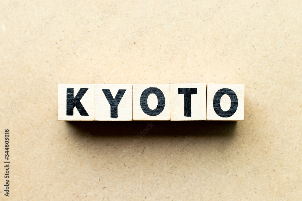 Obraz premium Letter block in word Kyoto on wood background