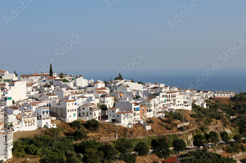 Paisaje del pueblo de Frigiliana en la provincia de Málaga (Andalucía, España). Es uno de los pueblos más bonitos de España  © jimenezar