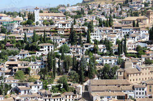 Vistas del barrio del Albaicin desde la Alhambra en la ciudad de Grananda (Andalucía, España)