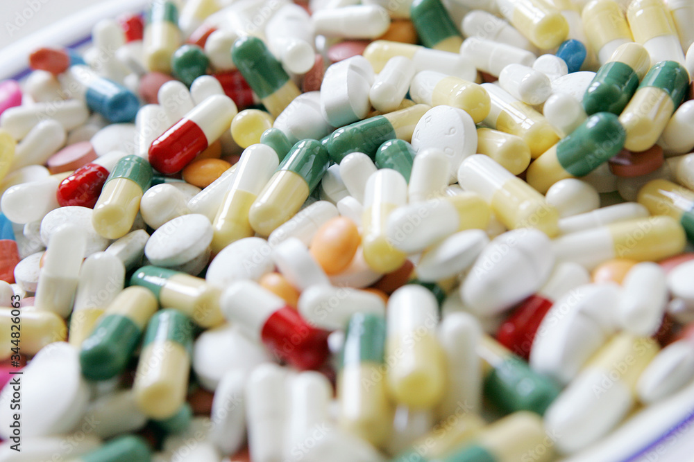 Pillule de médicament dans assiette Pillule de médicament dans assiette