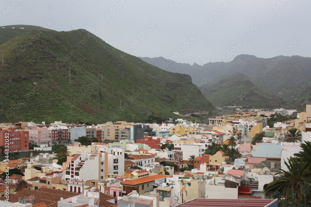 San Sebastián de La Gomera en un día nublado