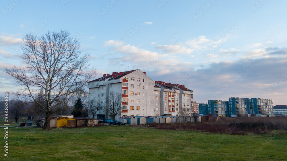 Residential buildings, called Skele in Brod.