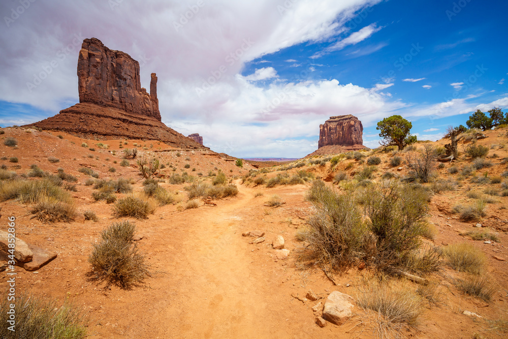 hiking the wildcat trail in the monument valley, usa hiking the wildcat trail in the monument valley, usa